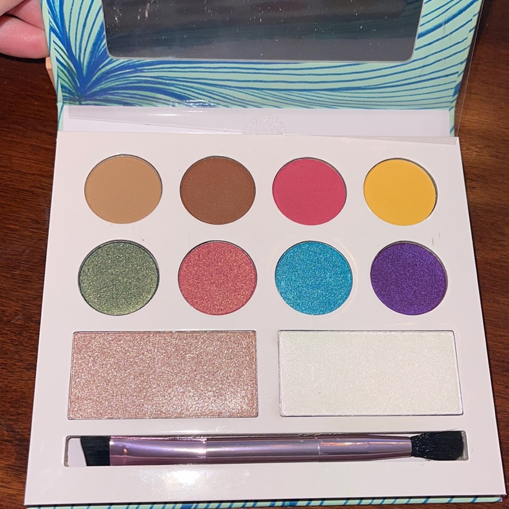 NWT Matte & Metallic Hot & Cold Eyeshadow Pallette